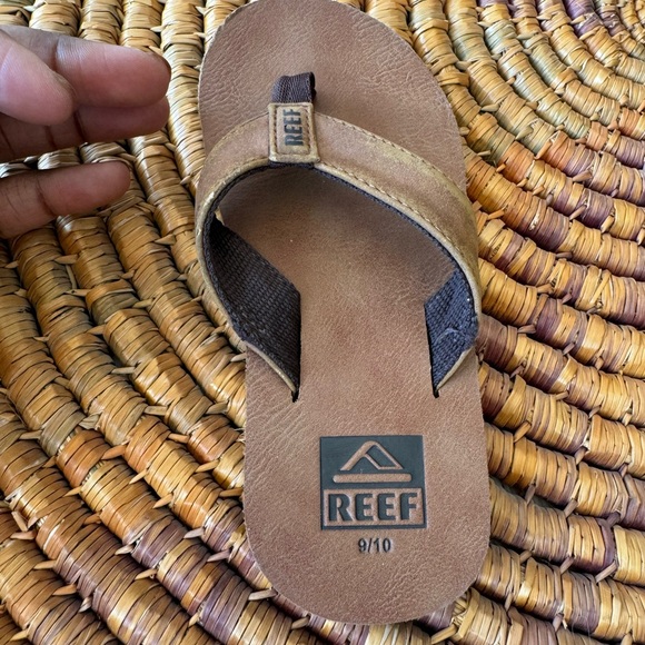 Reef boys size 9 slippers - Picture 2 of 3